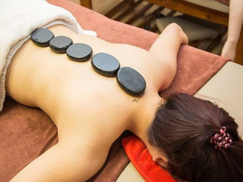Tác dụng của đá nóng massage