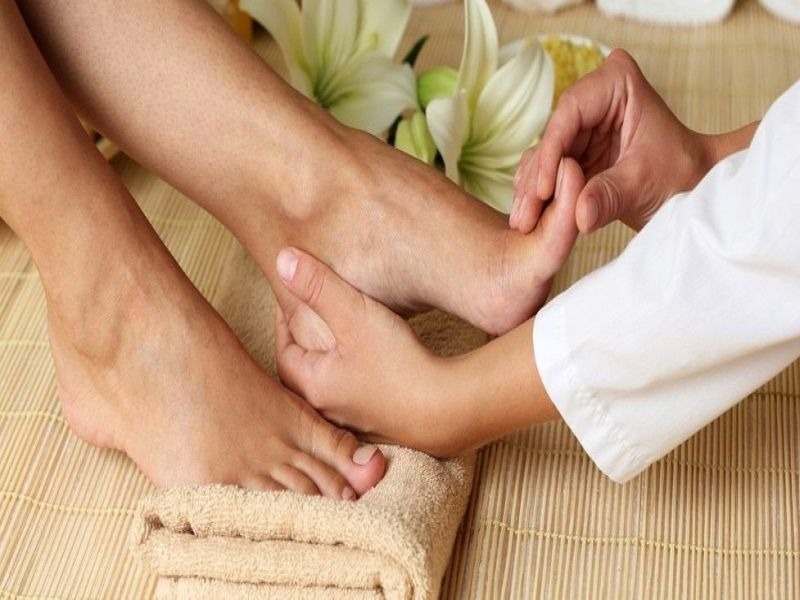 Massage chân tại Nguyễn Sơn 137